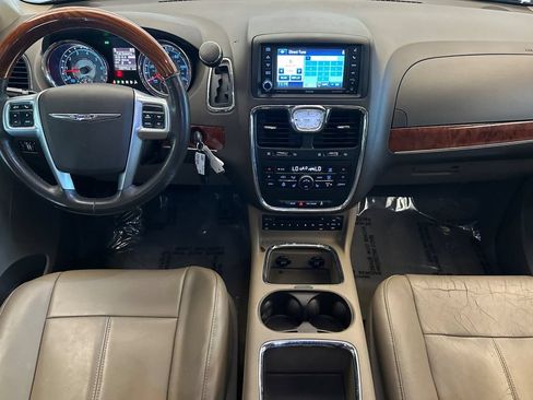 Used 2012 Chrysler Town & Country Limited w/ Luxury Group FWD image 13