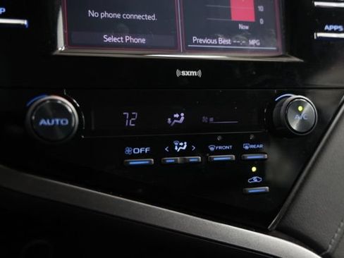 Used 2020 Toyota Camry SE FWD image 22