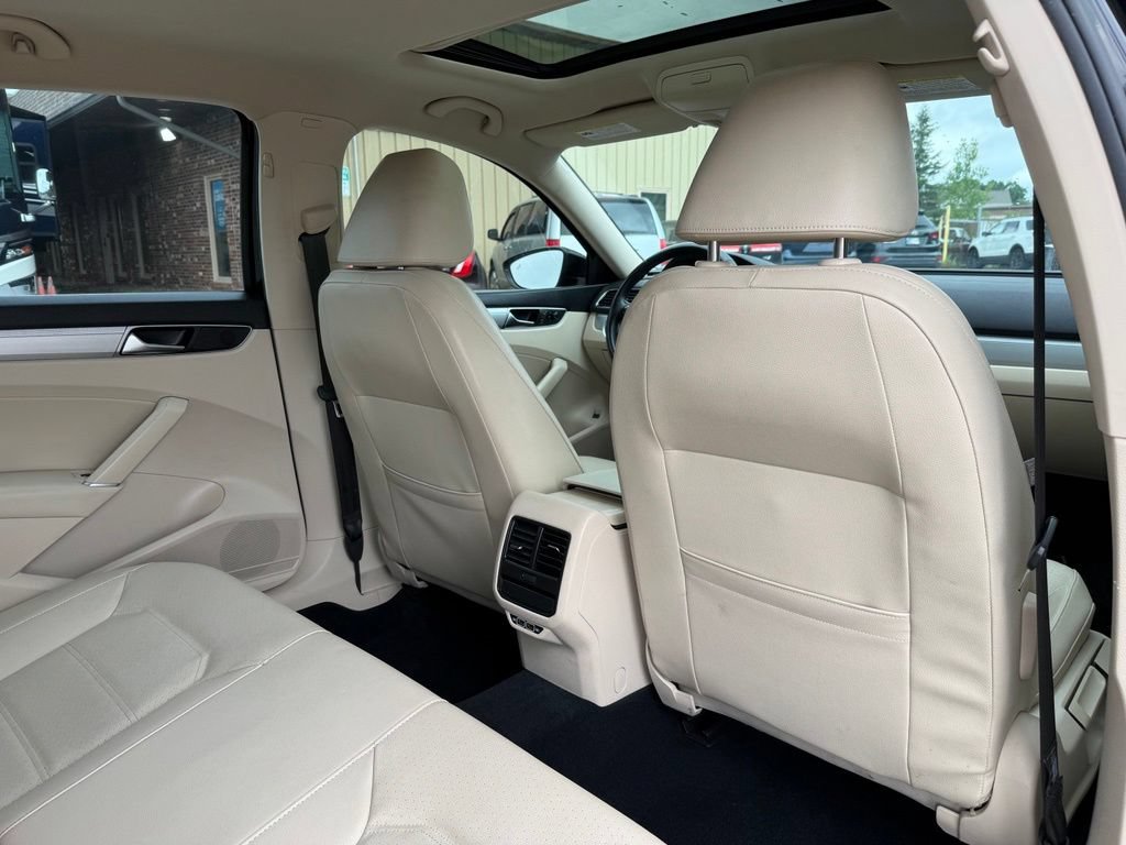 Used 2019 Volkswagen Passat 2.0T Wolfsburg w/ Wheels & Sunroof Package FWD image 22