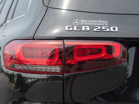 Used 2021 Mercedes-Benz GLB 250 4MATIC image 7