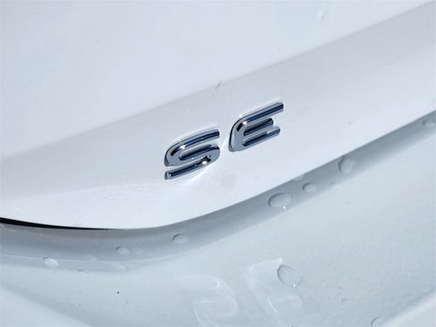 New 2026 Volkswagen Tiguan SE image 30