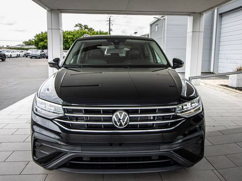 Certified 2024 Volkswagen Tiguan SE FWD image 9