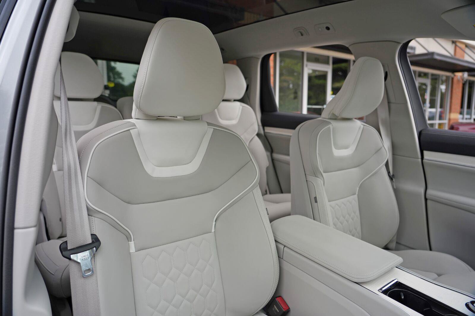 Used 2025 Volvo EX90 Ultra AWD/4WD image 37