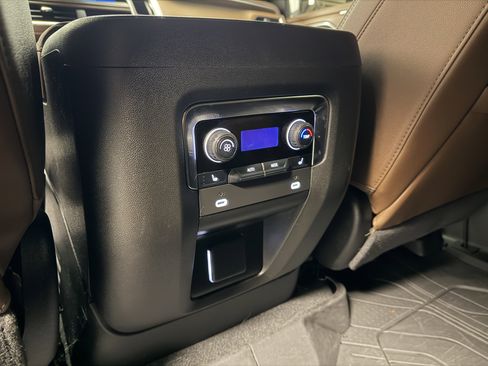 Used 2024 Chevrolet Tahoe High Country image 28