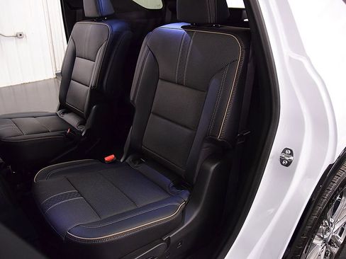 Used 2026 Chevrolet Traverse High Country w/ LPO, Floor Liner Package AWD/4WD image 30
