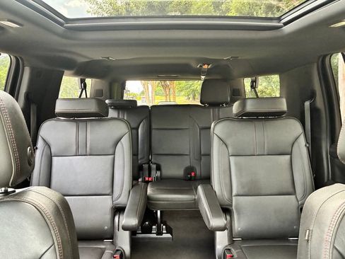 Used 2022 Chevrolet Suburban RST w/ Sport Performance Package RWD image 28