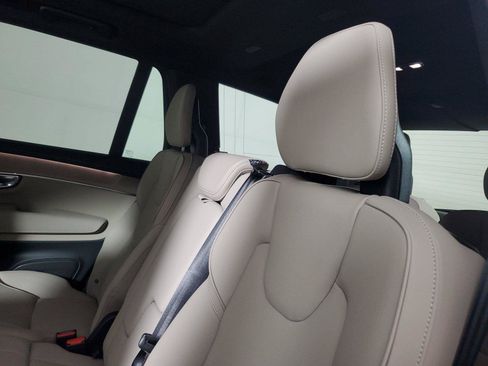 New 2026 Volvo XC90 T8 Plus w/ Protection Package Premier AWD/4WD image 13