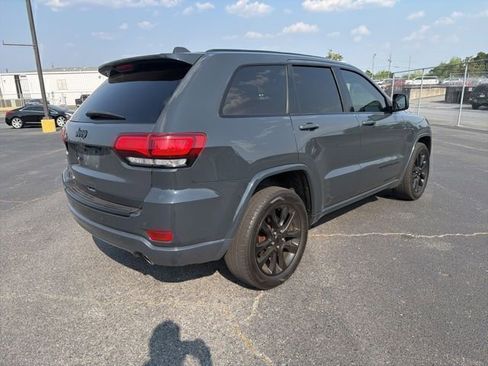 Used 2018 Jeep Grand Cherokee Altitude AWD/4WD image 4
