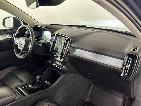 Used 2022 Volvo XC40 T5 Momentum AWD/4WD image 37