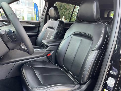 Used 2025 Jeep Grand Cherokee Limited AWD/4WD image 4
