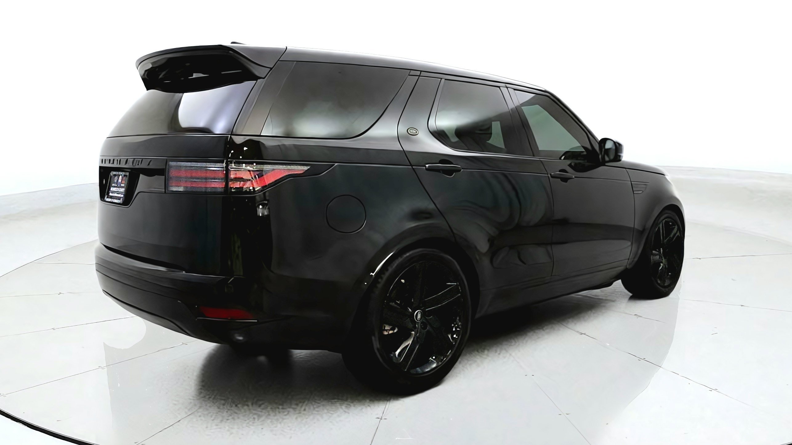 Used 2024 Land Rover Discovery Dynamic SE AWD/4WD image 7