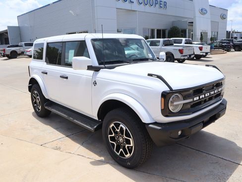 New 2026 Ford Bronco Outer Banks AWD/4WD image 1