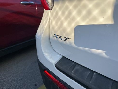 Used 2023 Ford Explorer XLT w/ Equipment Group 202A image 6