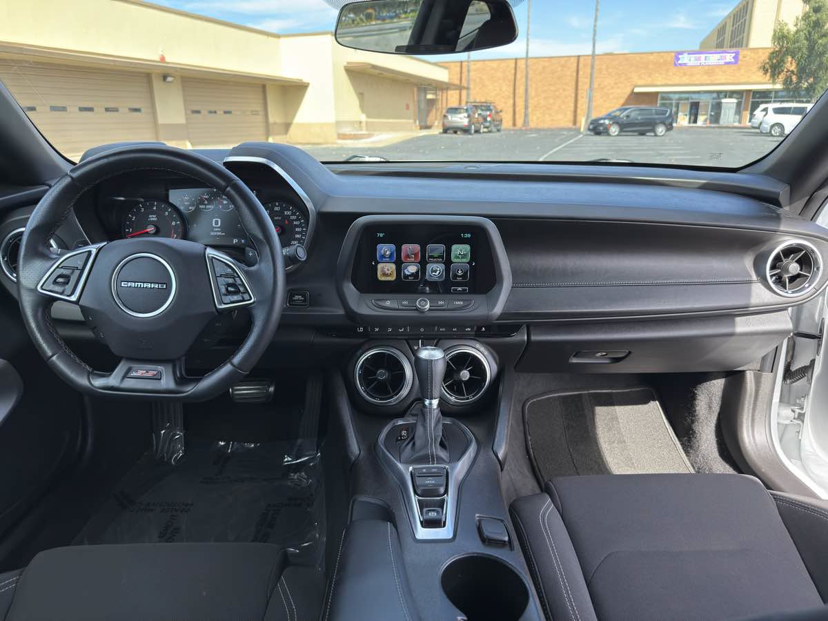 Used 2018 Chevrolet Camaro SS RWD image 16