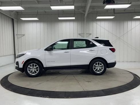 Used 2023 Chevrolet Equinox LS AWD/4WD image 5