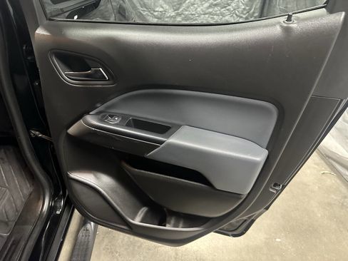 Used 2021 Chevrolet Colorado Z71 w/ Z71 Midnight Edition image 17