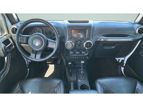 Used 2016 Jeep Wrangler Unlimited Sahara AWD/4WD image 9