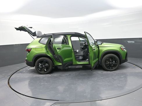 New 2026 Volkswagen Taos SE image 33