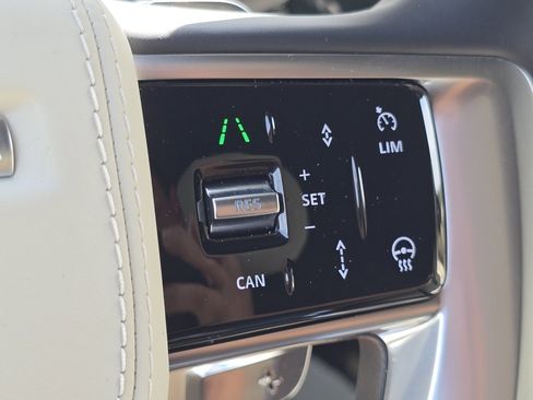 New 2025 Land Rover Range Rover SE image 17