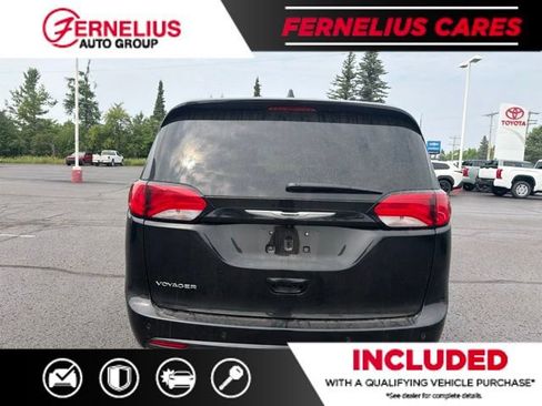Used 2026 Chrysler Voyager LX FWD image 3