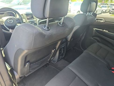 Used 2018 Jeep Grand Cherokee Laredo AWD/4WD image 13