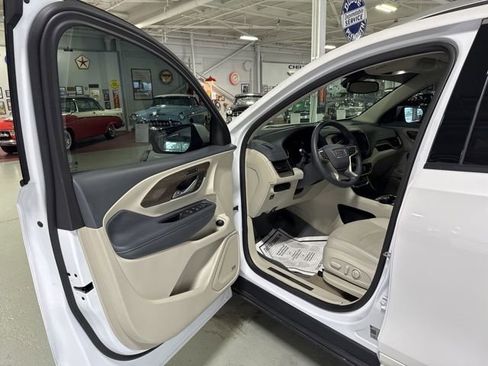 Used 2024 GMC Terrain Denali w/ Denali Premium Package image 11