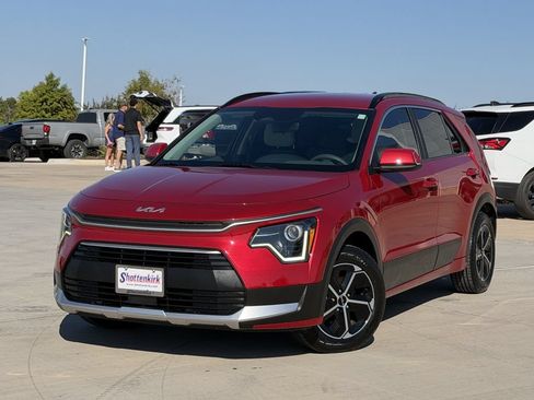 Used 2024 Kia Niro EX FWD image 2