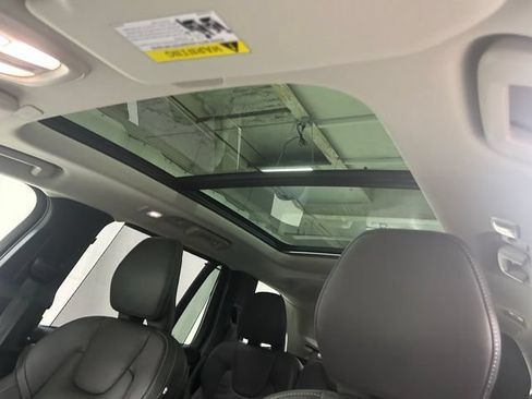 Certified 2025 Volvo XC90 B6 Plus AWD/4WD image 22