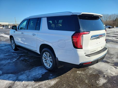 Used 2022 GMC Yukon XL SLT w/ SLT Premium Package image 7