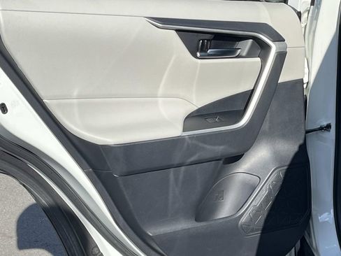 Used 2021 Toyota RAV4 XLE w/ Convenience Package image 21
