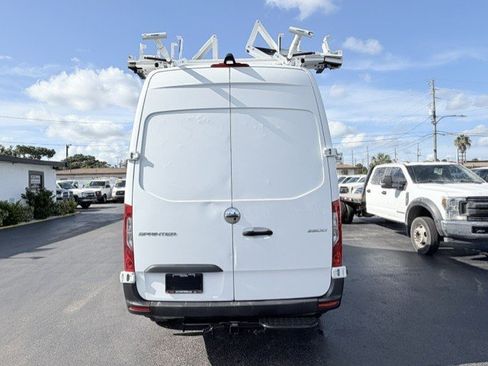 Used 2019 Freightliner Sprinter 2500 RWD image 7