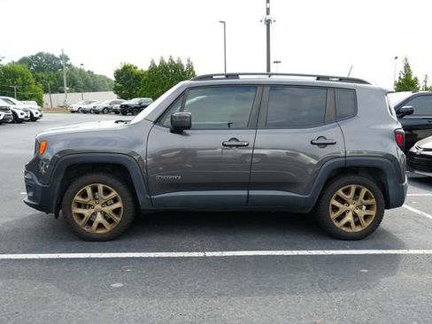 Used 2018 Jeep Renegade Latitude w/ Popular Equipment Group AWD/4WD image 4