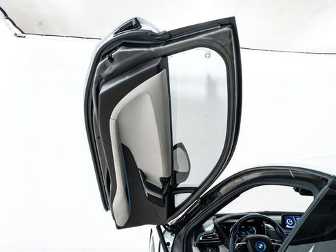 Used 2014 BMW i8 image 17