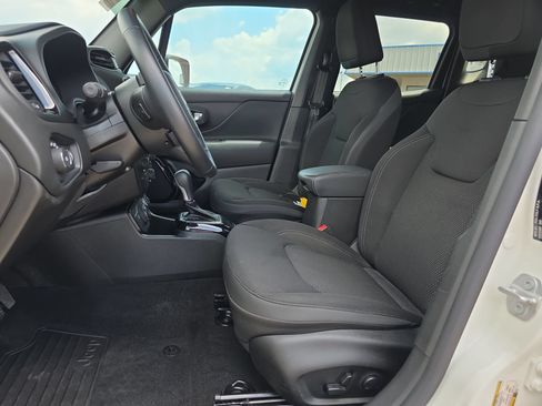 Used 2022 Jeep Renegade Altitude w/ Convenience Group AWD/4WD image 10