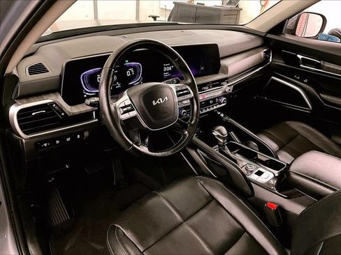 Used 2023 Kia Telluride EX w/ EX Captain's Chair Package AWD/4WD image 12
