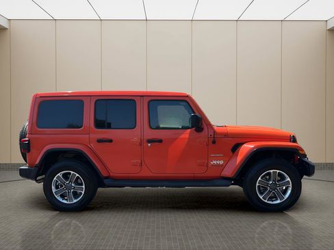 Used 2019 Jeep Wrangler Unlimited Sahara w/ LED Lighting Group AWD/4WD image 6