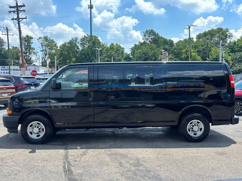 Used 2017 Chevrolet Express 3500 LS RWD image 5