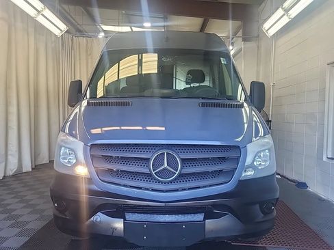 Used 2018 Mercedes-Benz Sprinter 2500 image 4