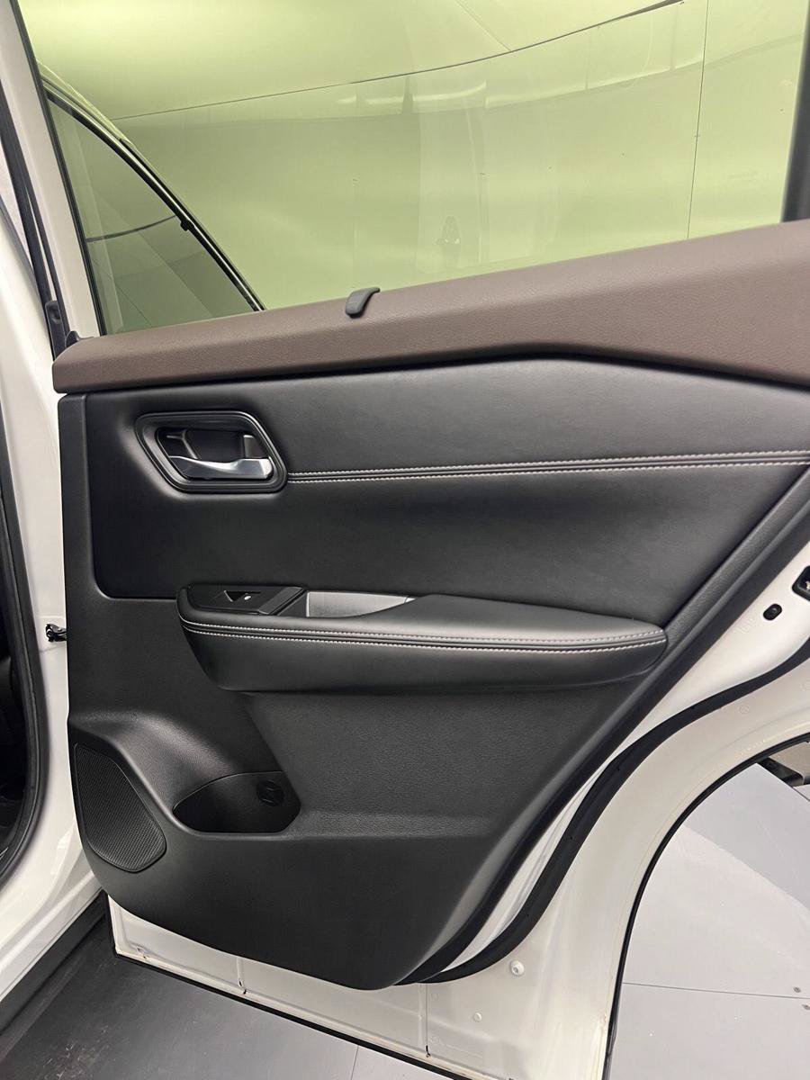 Used 2023 Nissan Rogue SV w/ SV Premium B Package FWD image 39