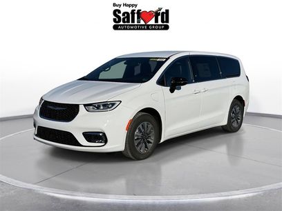 New 2026 Chrysler Pacifica Select