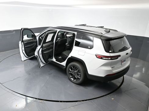 New 2025 Jeep Grand Cherokee L Limited w/ Trailer Tow Package image 57