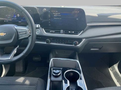 New 2026 Chevrolet Equinox LT FWD image 11