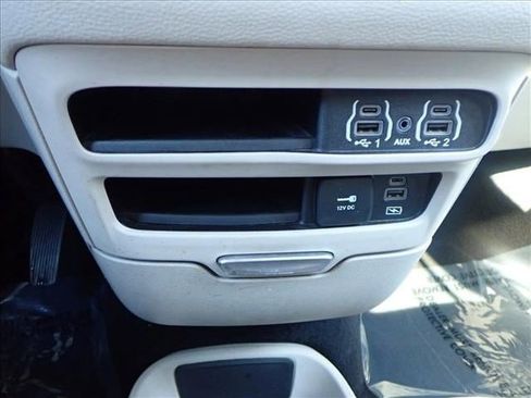 Used 2022 Chrysler Pacifica Touring-L FWD image 23
