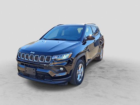 Used 2024 Jeep Compass Latitude image 4
