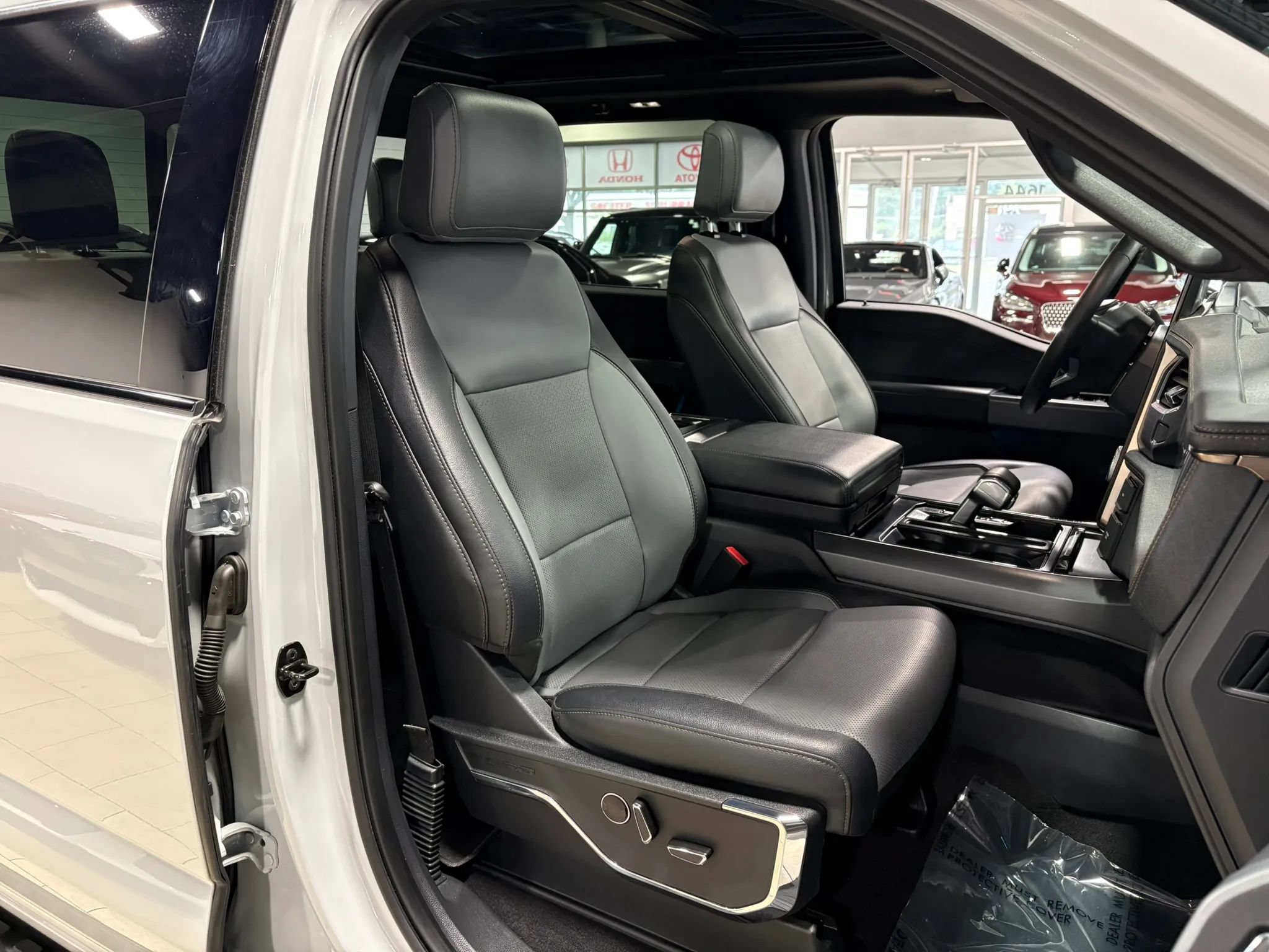 Used 2023 Ford F150 Lightning Lariat w/ Equipment Group 511A High AWD/4WD image 8