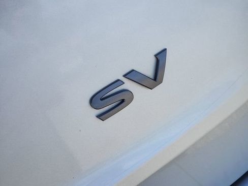 Used 2024 Nissan Rogue SV image 8