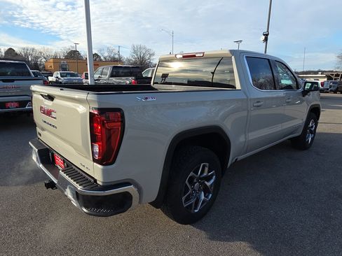 New 2026 GMC Sierra 1500 SLE w/ X31 Off-Road Package image 9