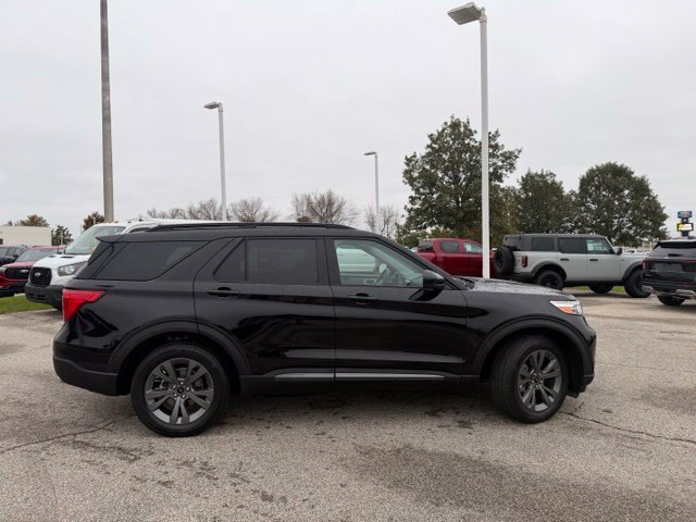 Used 2024 Ford Explorer XLT w/ Equipment Group 202A AWD/4WD image 9