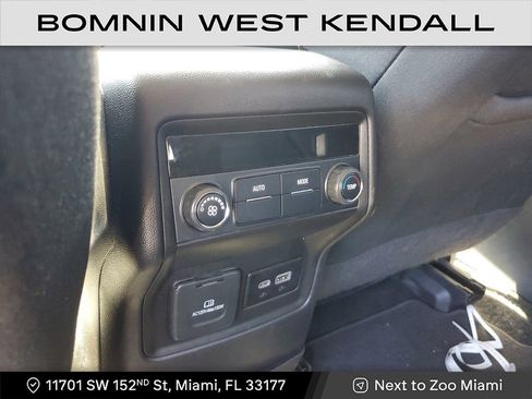 Used 2022 GMC Acadia SLE w/ Driver Convenience Package image 17