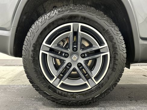 Used 2025 Rivian R1S Adventure AWD/4WD image 12